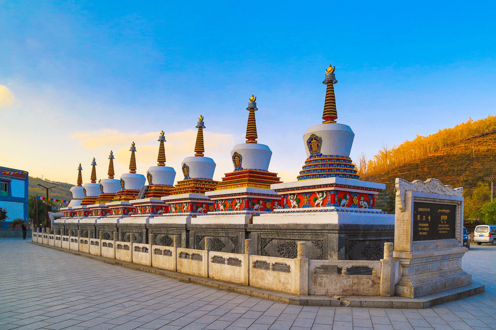 因为历史原因,佛塔寺庙很受尊重,也是来西宁旅游不能错过的必看景点