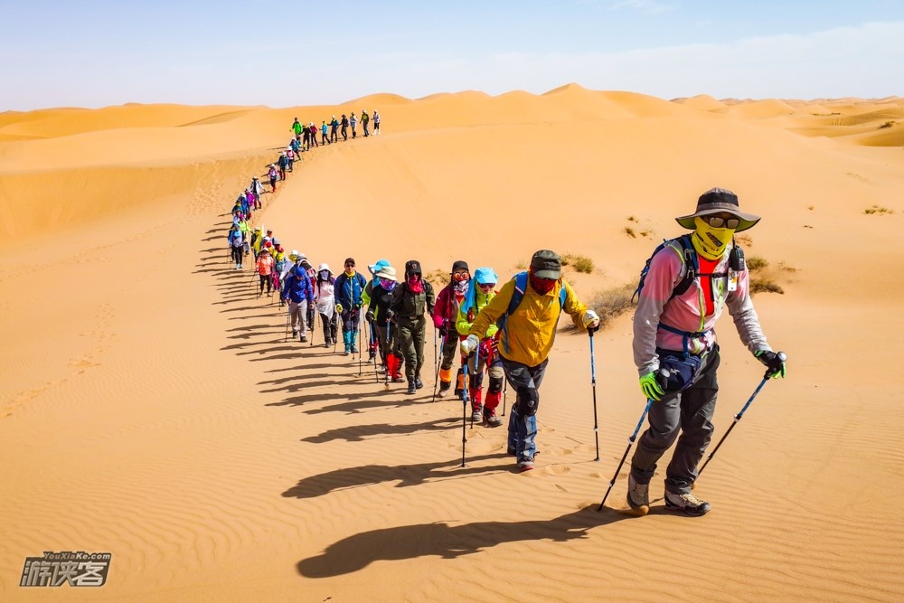 腾格里沙漠旅游什么时候去好?徒步穿越腾格里沙漠需要