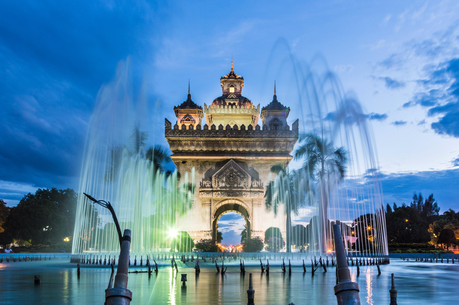 老挝首都万象好玩吗？有什么推荐景点？